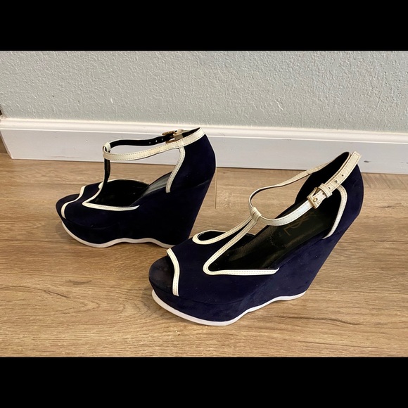 YVES SAINT LAURENT SZ 9.5 NAVY/ PEEP TOE WEDGES - Picture 4 of 14